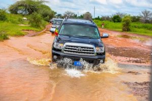Le Président Macky Sall a démarré sa tournée économique dans le Sine et le Saloum à Niakhar par une visite des champs de mil de l’ASC JAMM BUGUM.