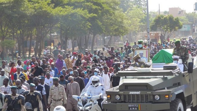 Cortège funèbre du Général ATT : le peuple malien a rendu hommage à son président