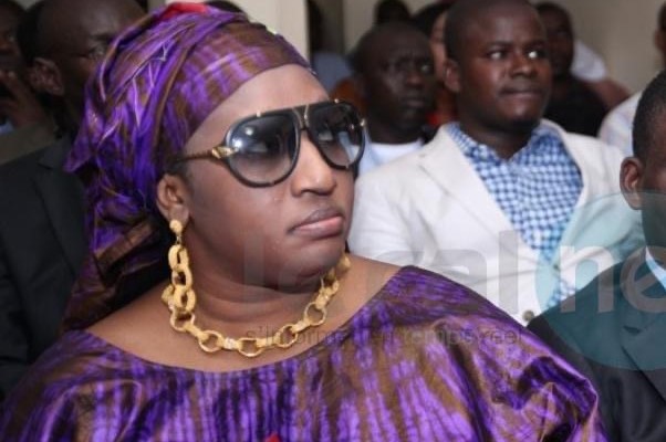 Aminata Lô Dieng devant la barre des flags
