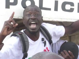 Vidéo- Urgent: Abdou Karim Gueye arrêté devant les grilles de l’Assemblée nationale