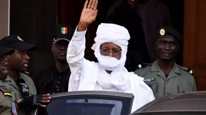 Décès de Habré: Les noms de la clinique privée et de l’hôpital public connus Banner On en sait un peu plus sur la clinique privée où Hissène Habré a été interné de même que l’hôpital où il a rendu l’âme. Selon “SourceA”, dans sa parution de ce mercredi, il s’agit de la clinique du Cap qui se trouve à quelques encablures de la prison de Cap Manuel et de l’hôpital Principal. Mieux, ajoute le journal, l’ex-homme fort de N’Djaména est décédé au Service de réanimation des malades atteints de Covid.